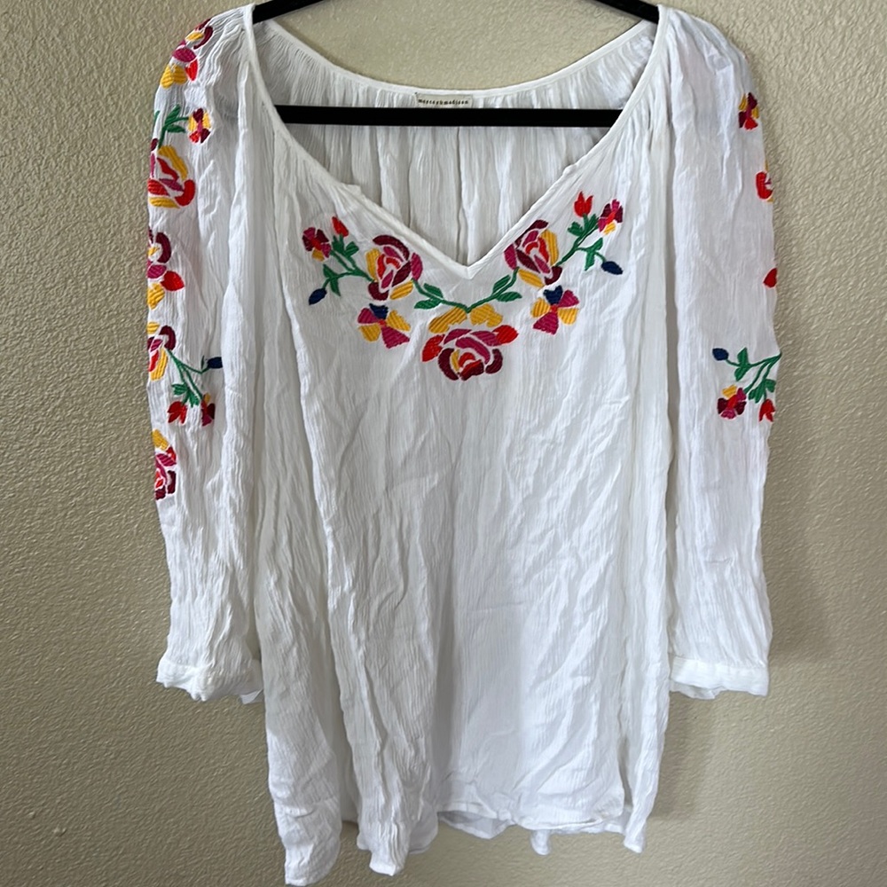 Mercer & Madison White Floral Embroidered Blouse Size 1X